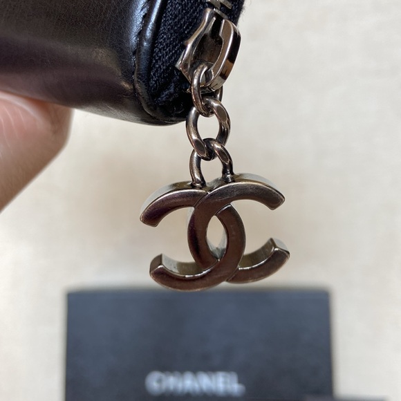 Chanel Black Silver Embo Long Zip w/ Large CC - Picture 5 of 12
